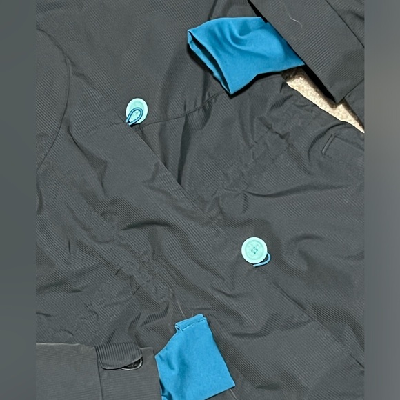 Woman’s Under Armour snow jacket - small - Picture 6 of 7